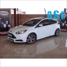 Load image into Gallery viewer, Ford Focus 4/5D 11-18 Windscreen - Windscreen