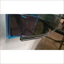 Load image into Gallery viewer, VW Caravelle/Transporter T5 with Antenna 04-15 W/S - Windscreen