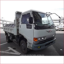 Load image into Gallery viewer, Toyota Hino P700 Standard Cab Truck (10-146/14-146) 93-00 Windscreen - Windscreen